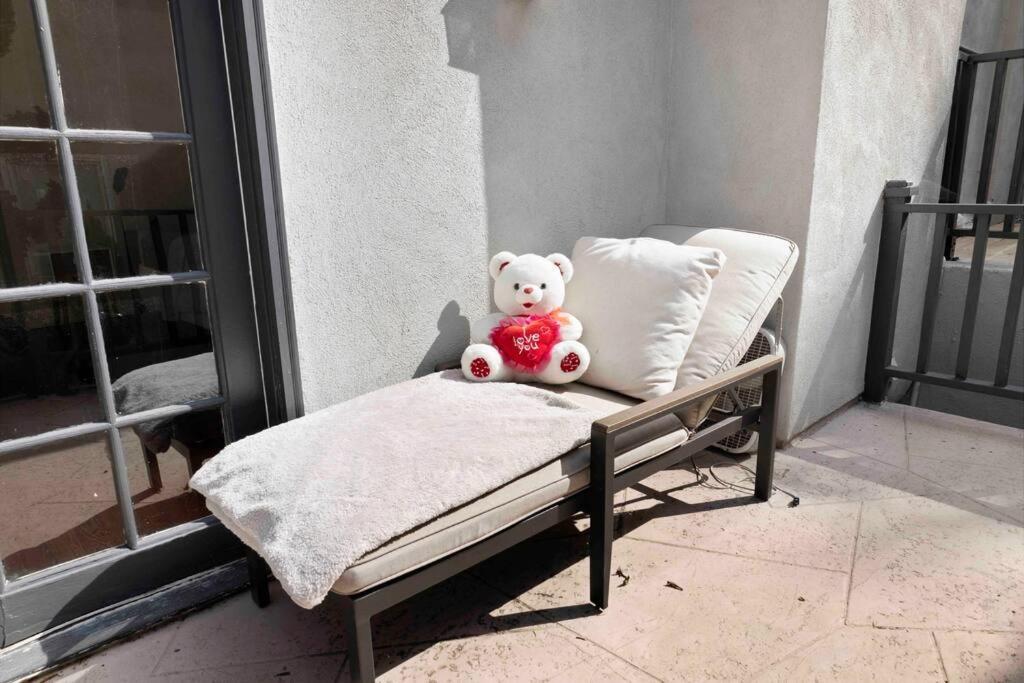 Stunning Mediterranean Mansion In Laurel Canyon Los Ángeles Exterior foto